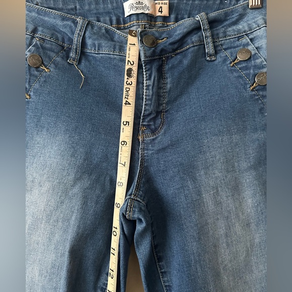 Royalty For Me Mid Rise Jeans. Size 4 - Picture 6 of 7